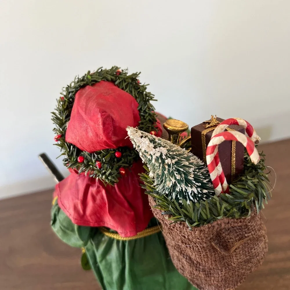 Possible Dreams Clothtique Original Santa Figurine Green Robe Red Hood Wreath
